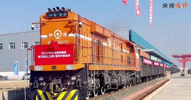 新月快評(píng)--不斷以中國新發(fā)展為世界提供新機(jī)遇 新月快評(píng)--不斷以中國新發(fā)展為世界提供新機(jī)遇